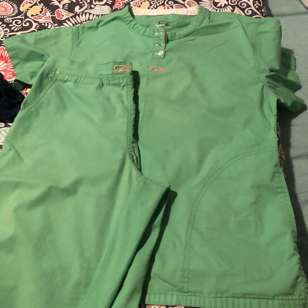 Iguana scrubs